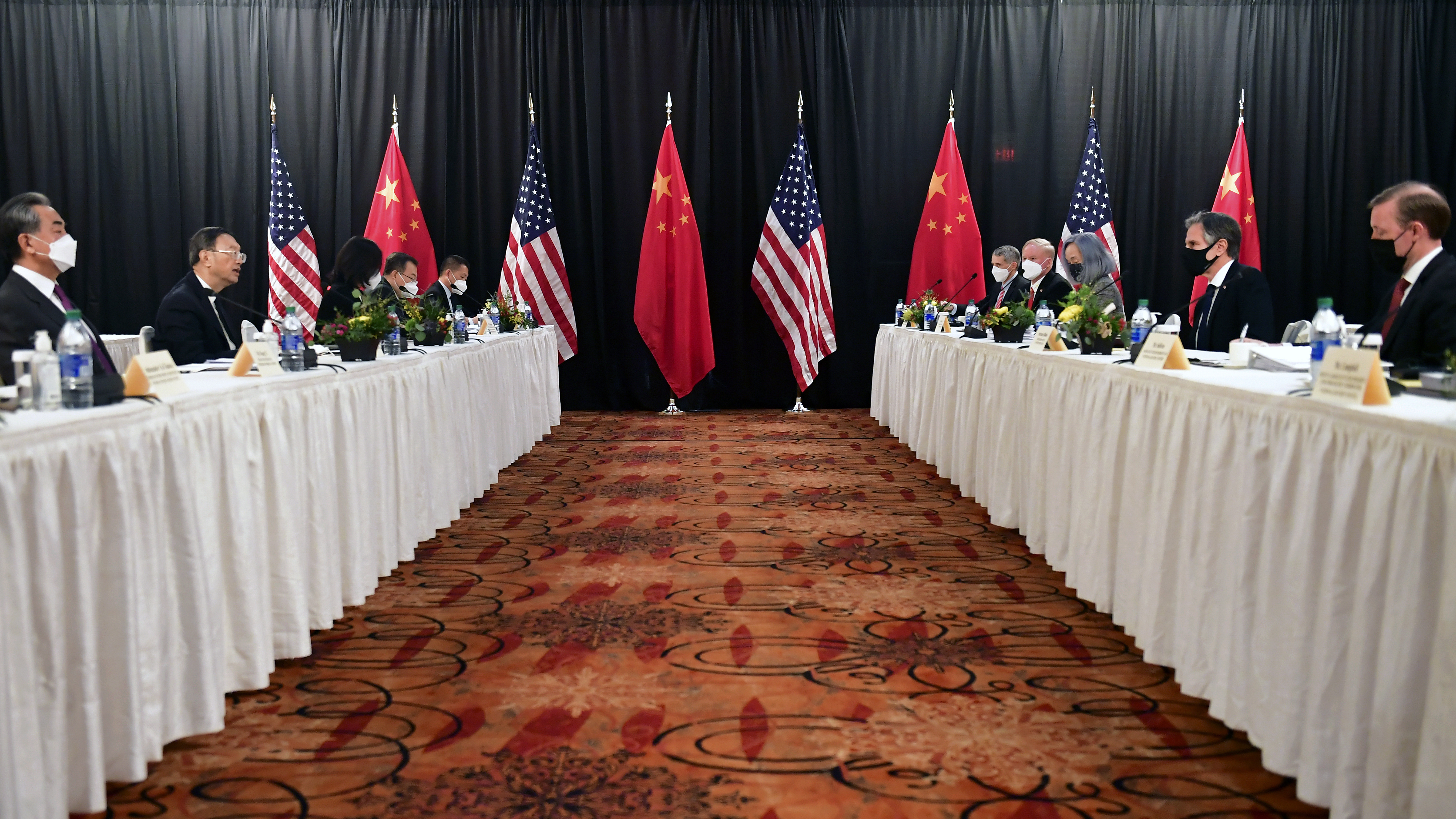 U.S., Chinese Officials Trade Swipes At Photo-Op