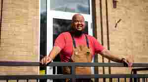 So How Should Your Favorite Restaurant Pay Its Servers? Well, It's Complicated