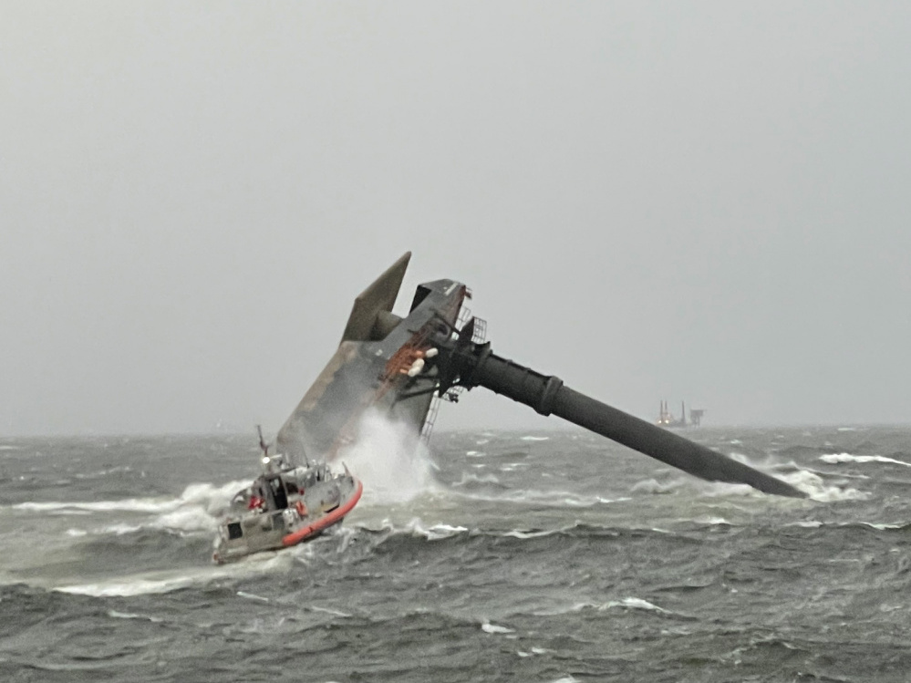 A Dozen People Missing After Commercial Boat Capsizes South Of Louisiana - Vimarsana News
