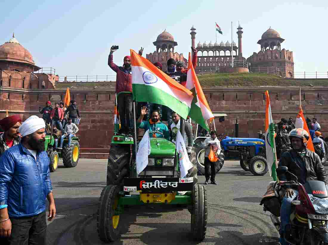 Farmers take part in a tractor rally as they continue to protest against the central government's recent agricultural reforms, in front of Red Fort in New Delhi on January 26, 2021.
