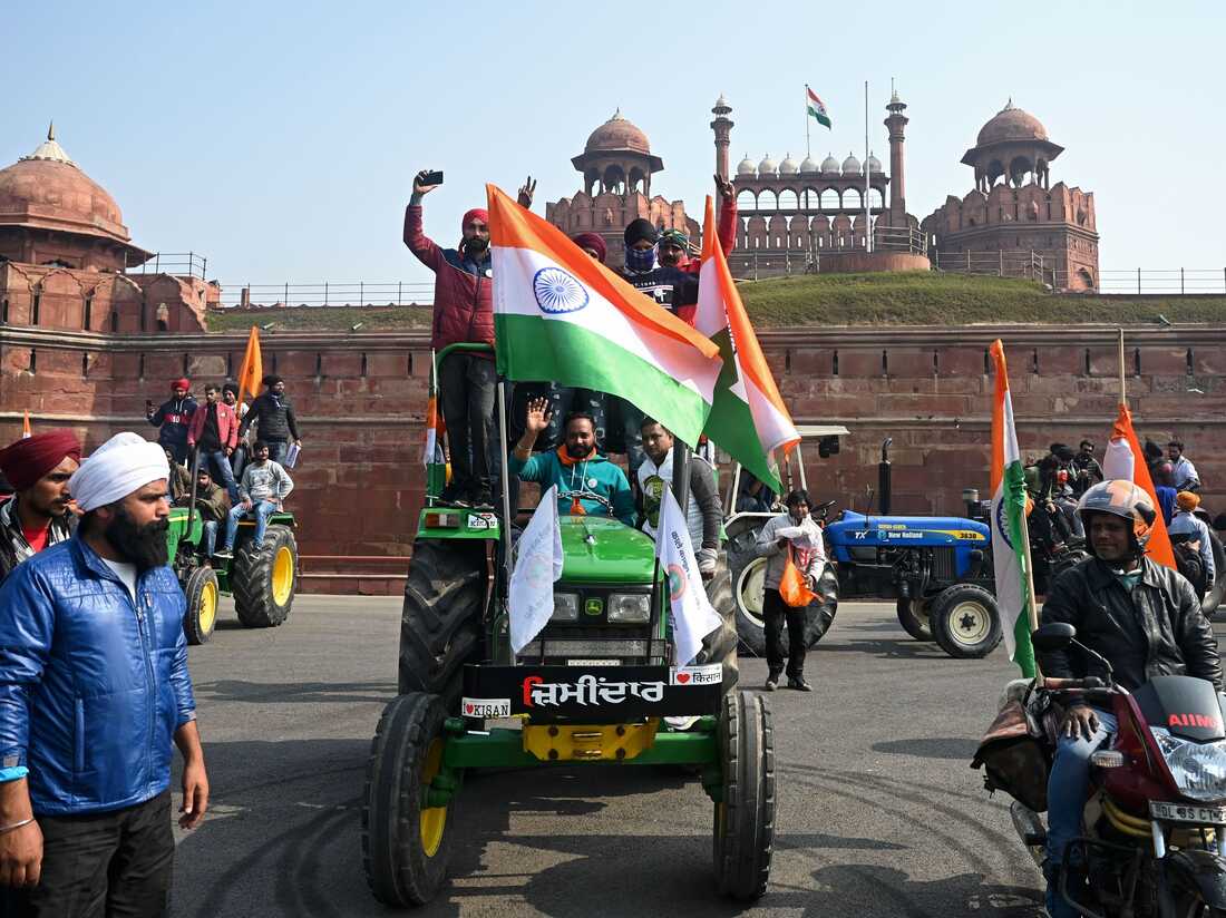 Farmers take part in a tractor rally as they continue to protest against the central government's recent agricultural reforms, in front of Red Fort in New Delhi on January 26, 2021.