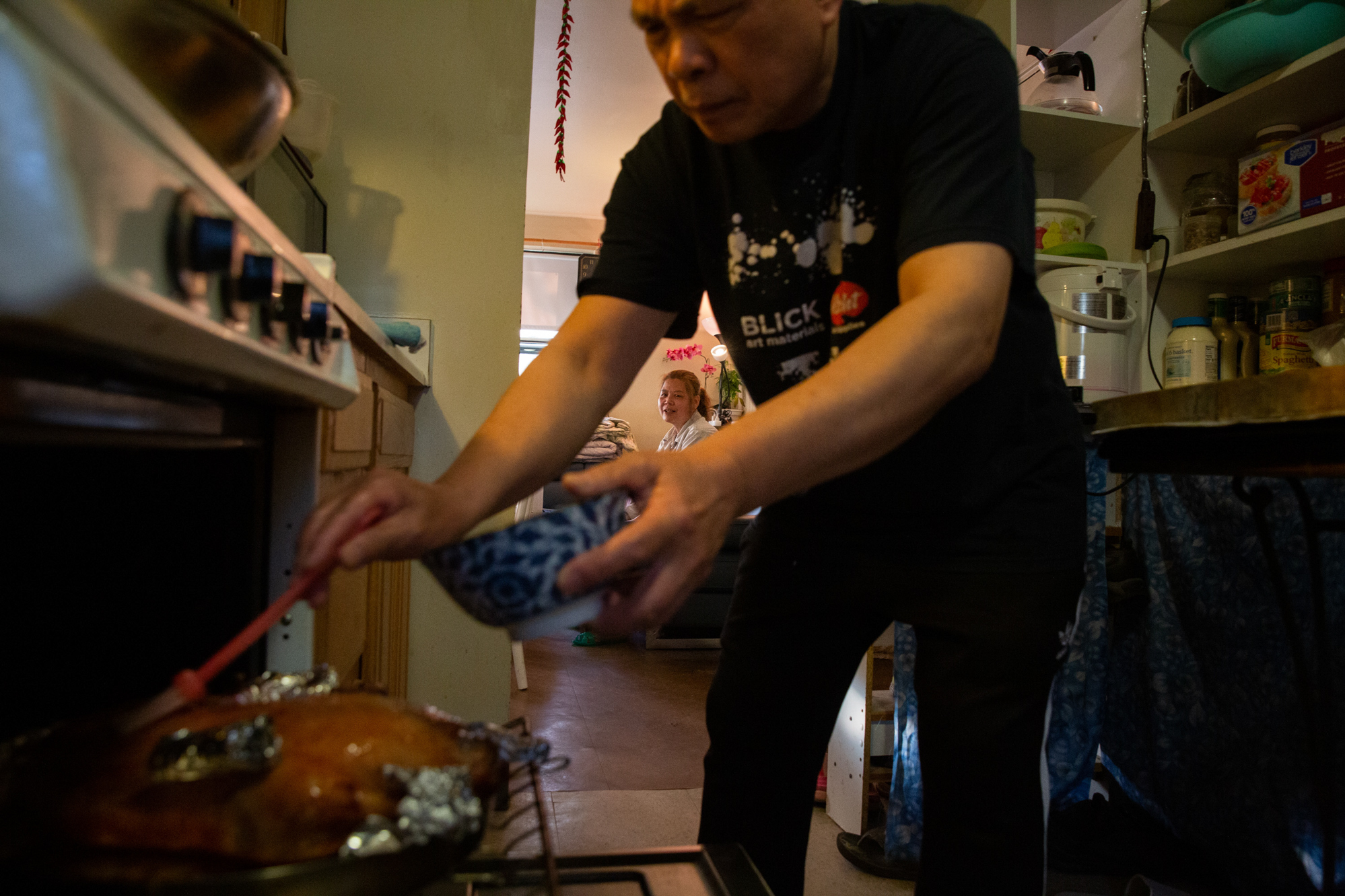 Photos: 2 Cantonese Women Share Their Immigrant Journey 4 After work, Liang usually spends time making food with her husband for the family.