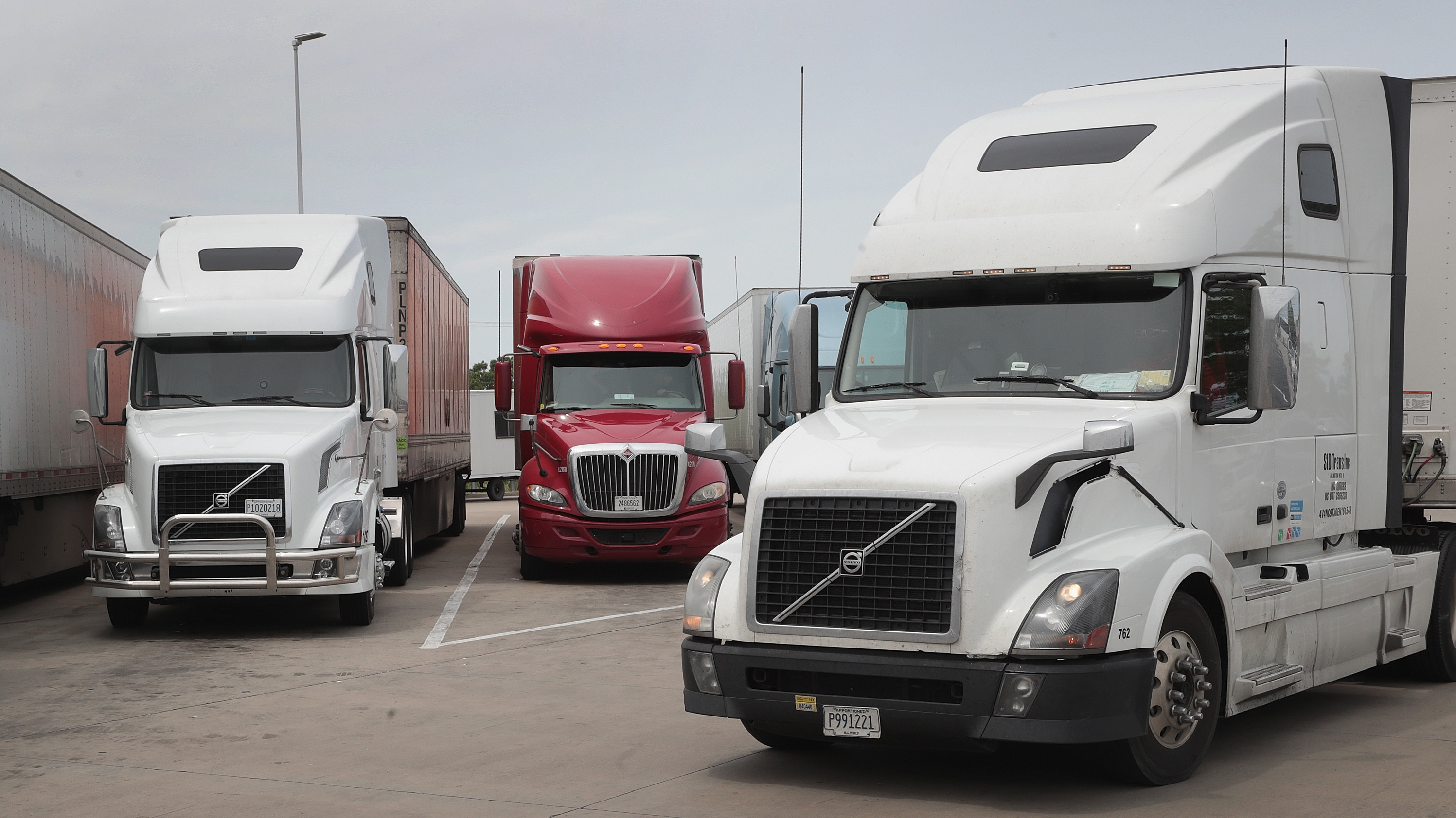 Have nothing to eat: Truck drivers, suppliers of essentials