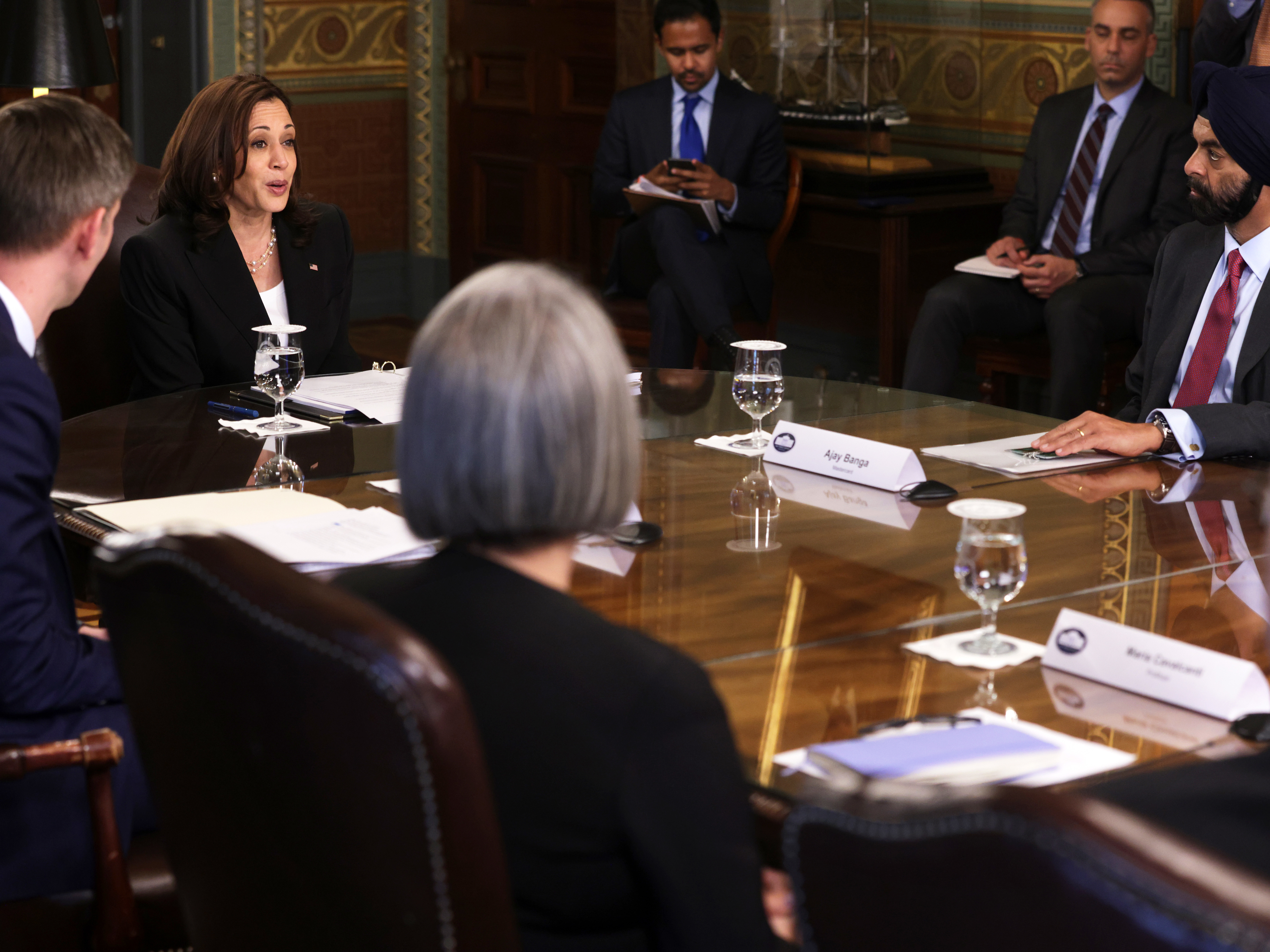 Harris Pushes Companies To Invest In Guatemala, Honduras And El Salvador
