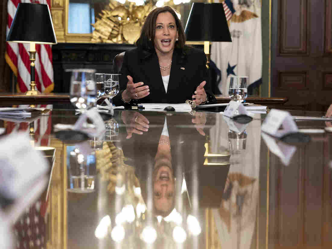Kamala Harris’ plane forced to turn back because of ‘technical issue’ class=