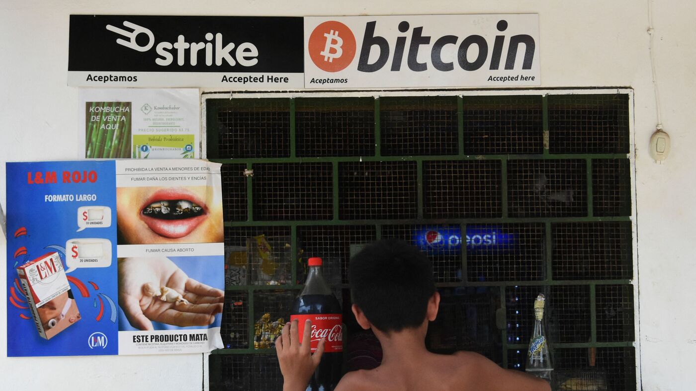                  A man buys in a store that accepts bitcoins in El Zonte, El Salvador.                                                                