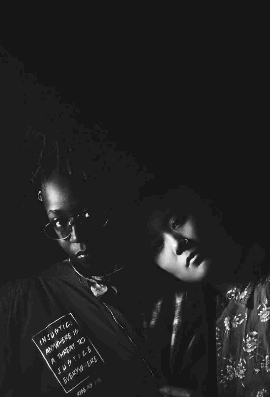 A couple photographed in black and white.