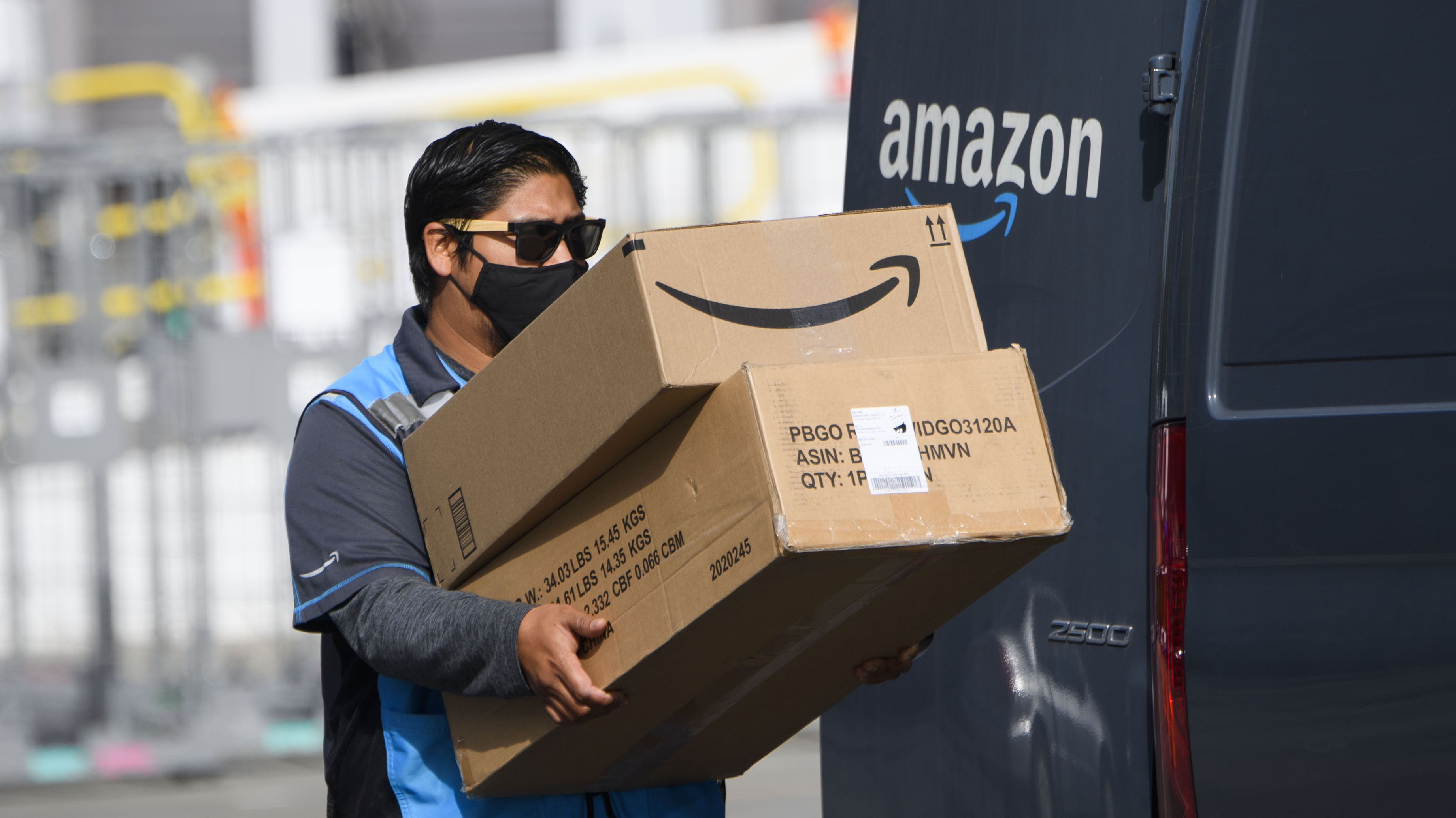 The Teamsters Seek To Unionize Amazon Workers Nationwide : NPR - Vimarsana News