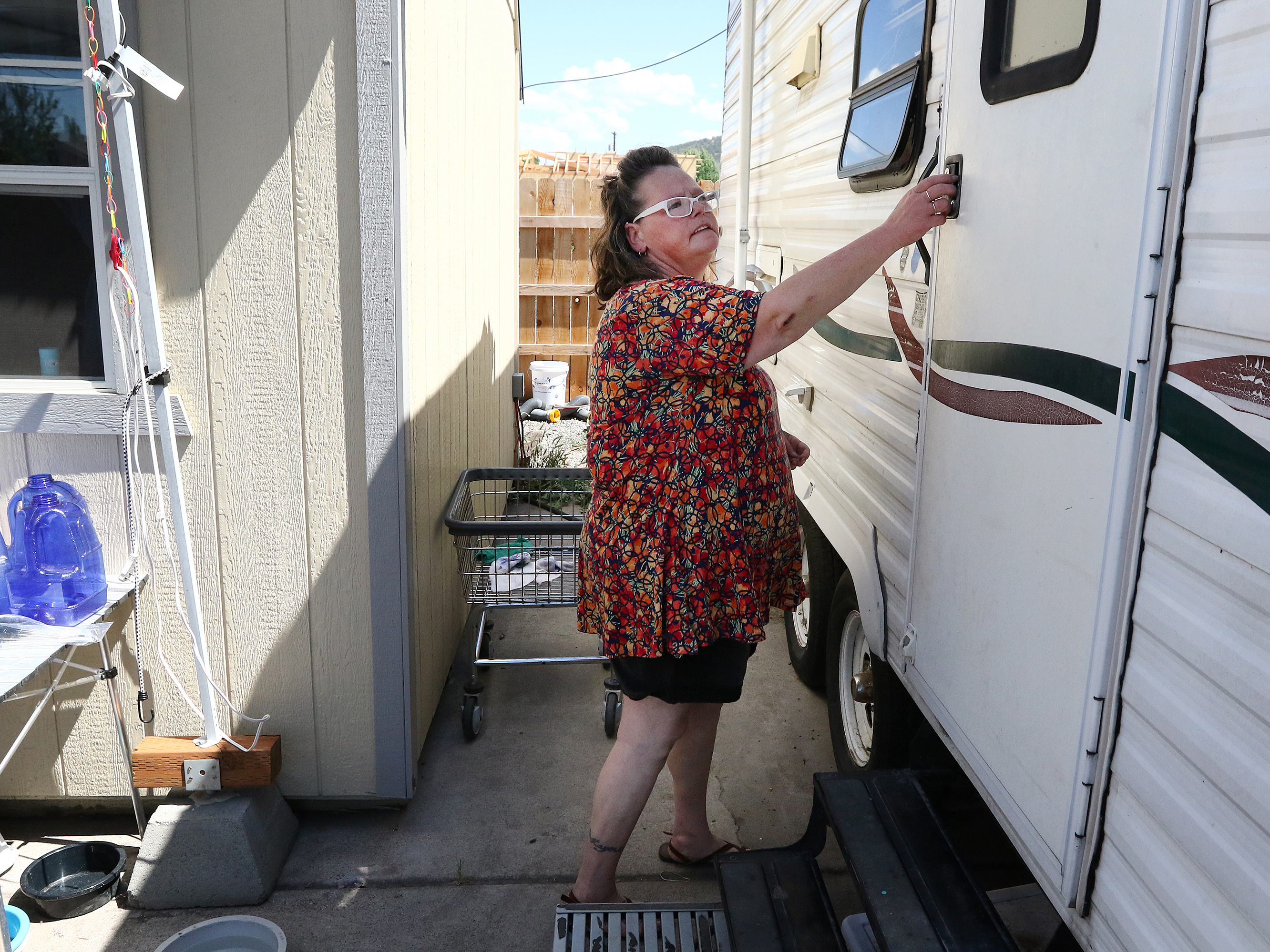 As Western Wildfires Worsen, FEMA Is Denying Most People Who Ask For Help 8 Robin Parker preparers to enter the recreational vehicle that serves as a temporary shelter for her family. FEMA mailed her 11 letters after the fires, but she never received any of them because they were sent to a post office that she no longer used after being displaced.