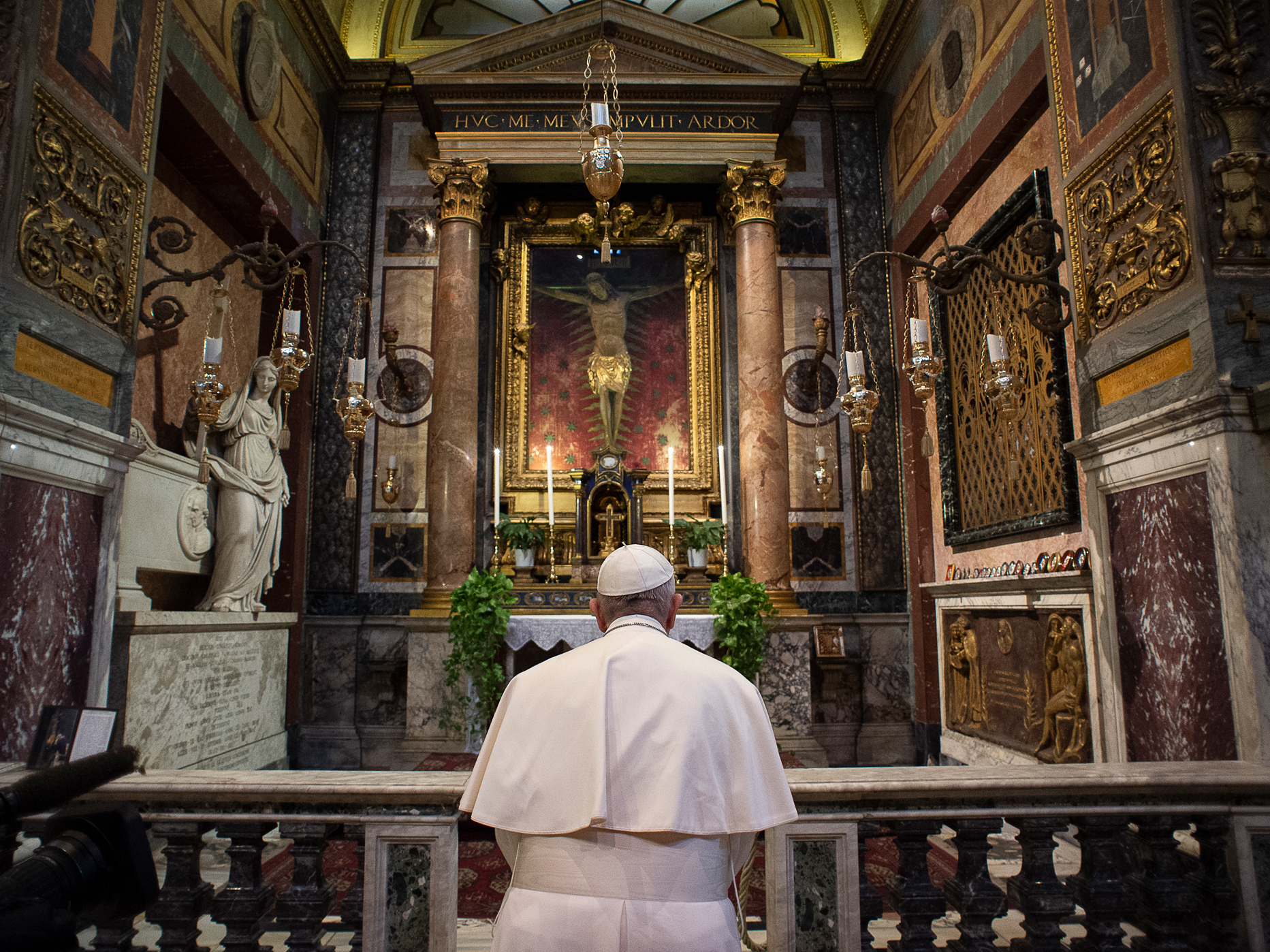 Pope Francis, who reached out to the margins of society, has died at 88 5 Pope Francis prays in San Marcello al Corso church in Rome on March 15, 2020.