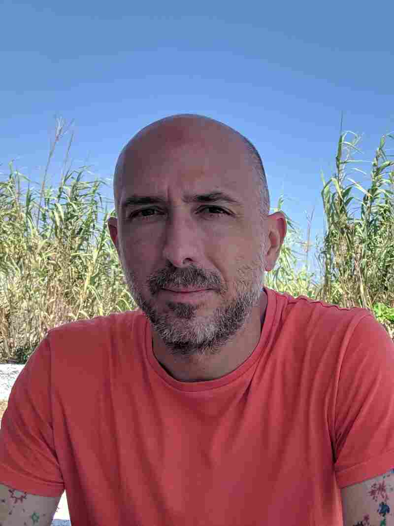 Miguel Macias headshot