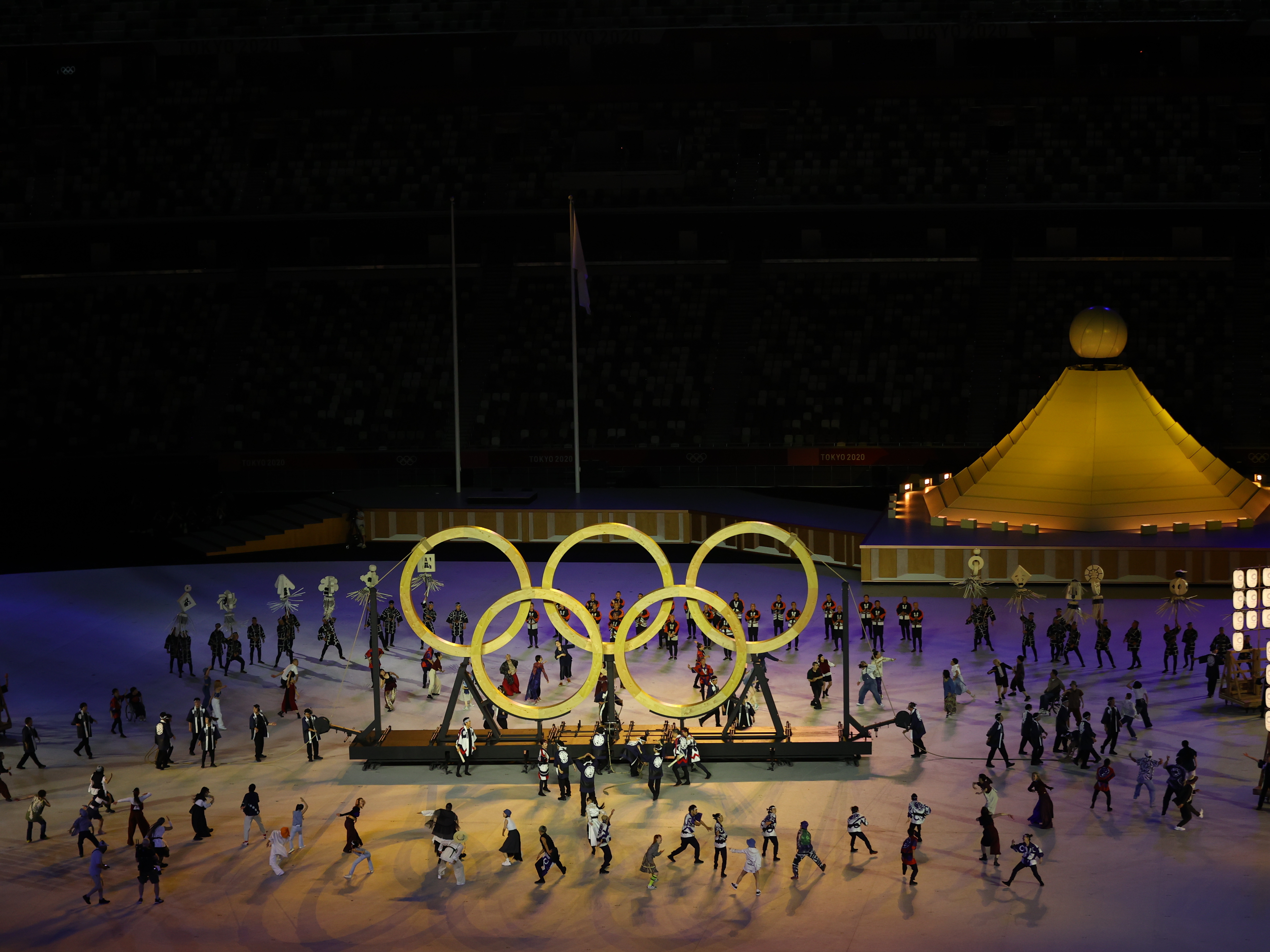 A view of The Olympic rings as one of them fails to open at the... News  Photo - Getty Images