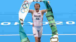 Media Boat Blocks Triathlon Racers, Forcing An Unusual Restart In Tokyo