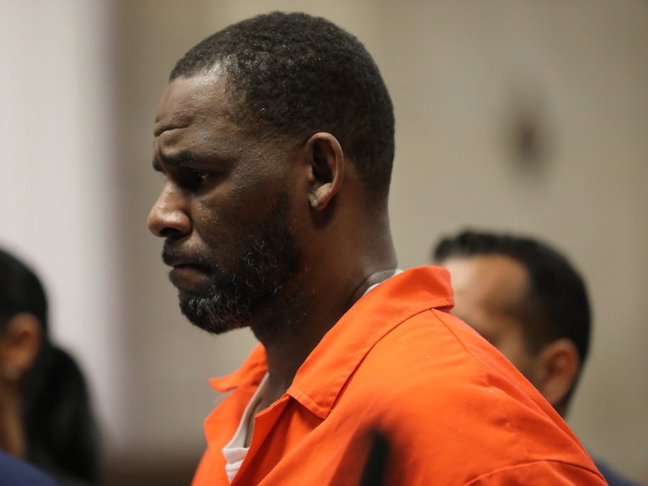 Singer and songwriter R. Kelly at a court hearing in Chicago in September 2019. (Getty Images)