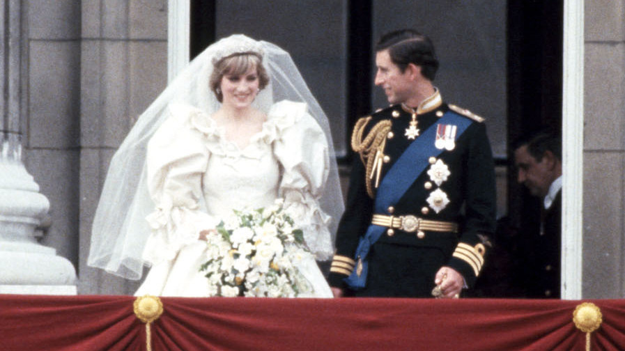 You Can Now (Possibly) Get Your Hands On A Piece Of Princess Diana's Wedding Cake