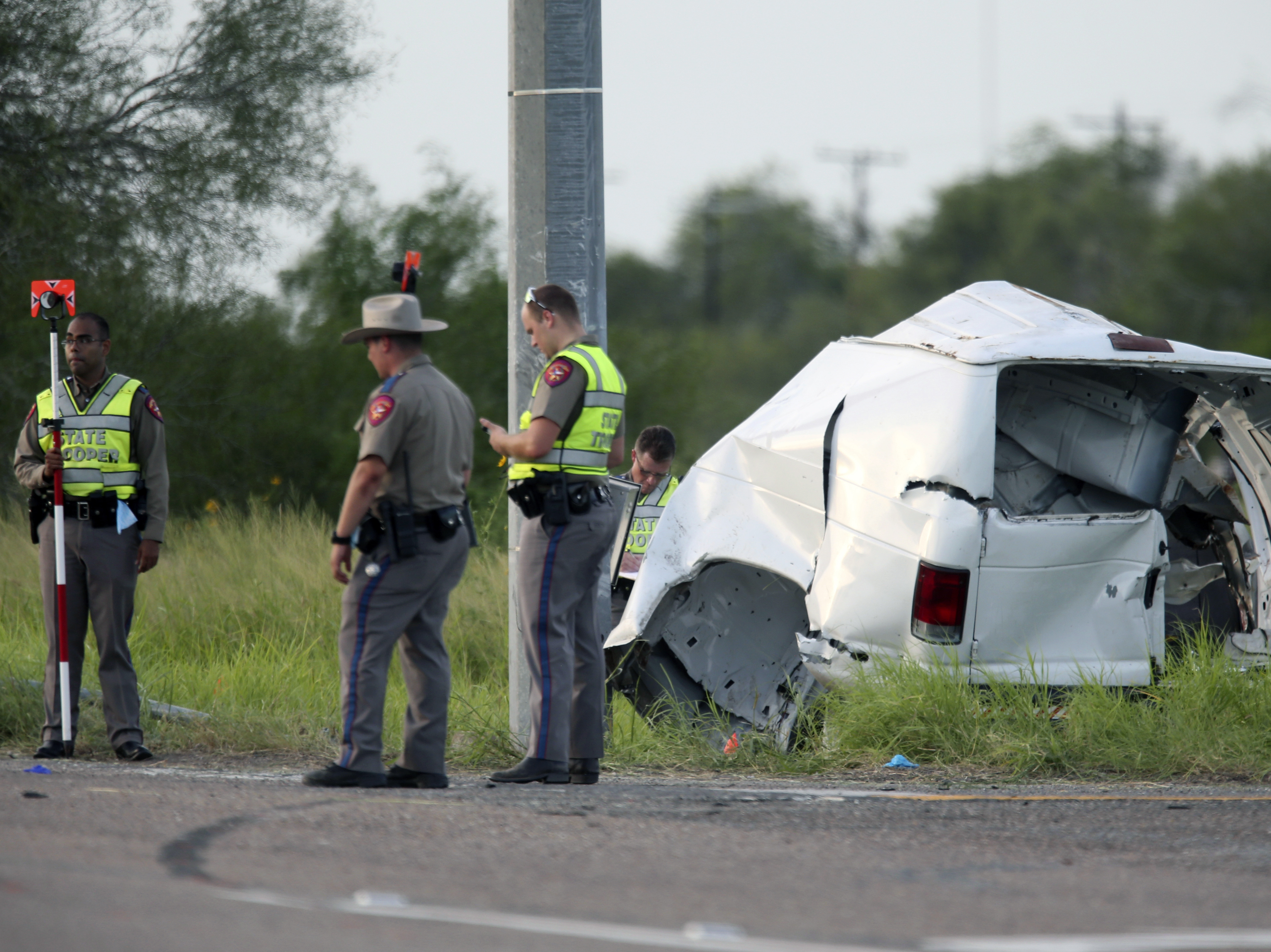 At Least 10 People Died As A Van Carrying Migrants Crashed In South Texas :  NPR