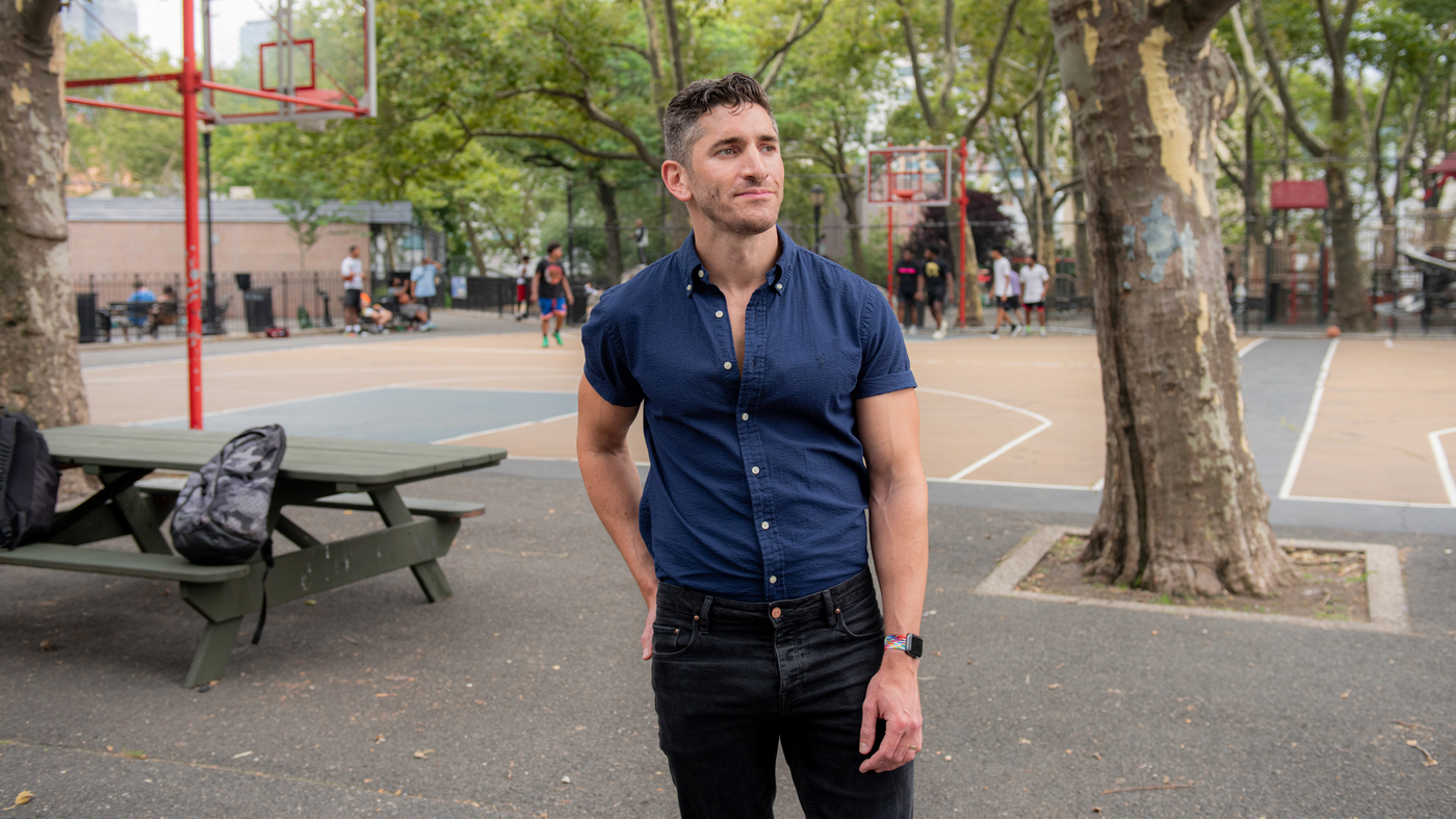 Jason LeCrasHow A Gay Community Helped The CDC Spot photo