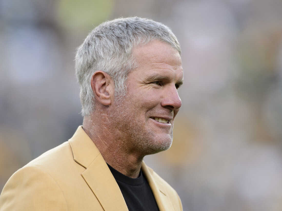 Former NFL Star Brett Farve Opens Up About Concussion Side-Effects 