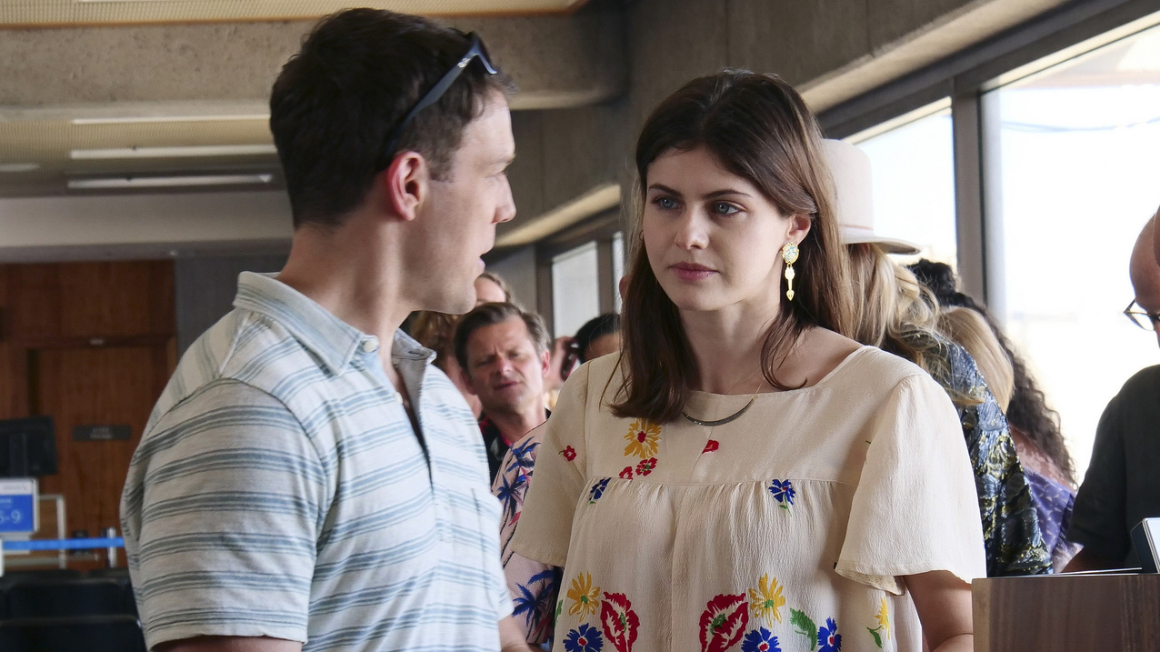 Jake Lacy and Alexandra Daddario in HBO's <em>The White Lotus</em>. (HBO)