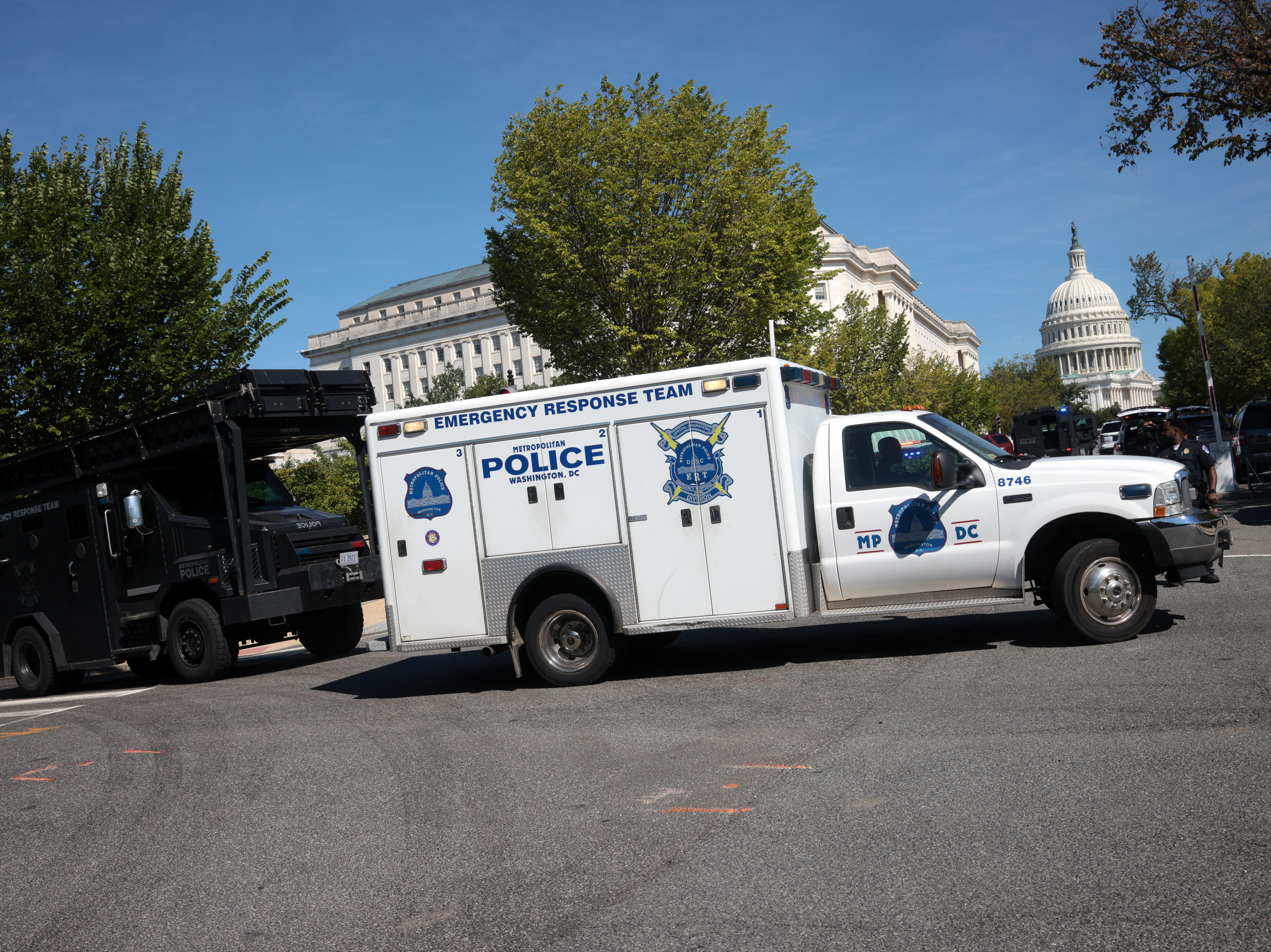 Man Who Claimed To Have A Bomb Near The U.S. Capitol Surrenders