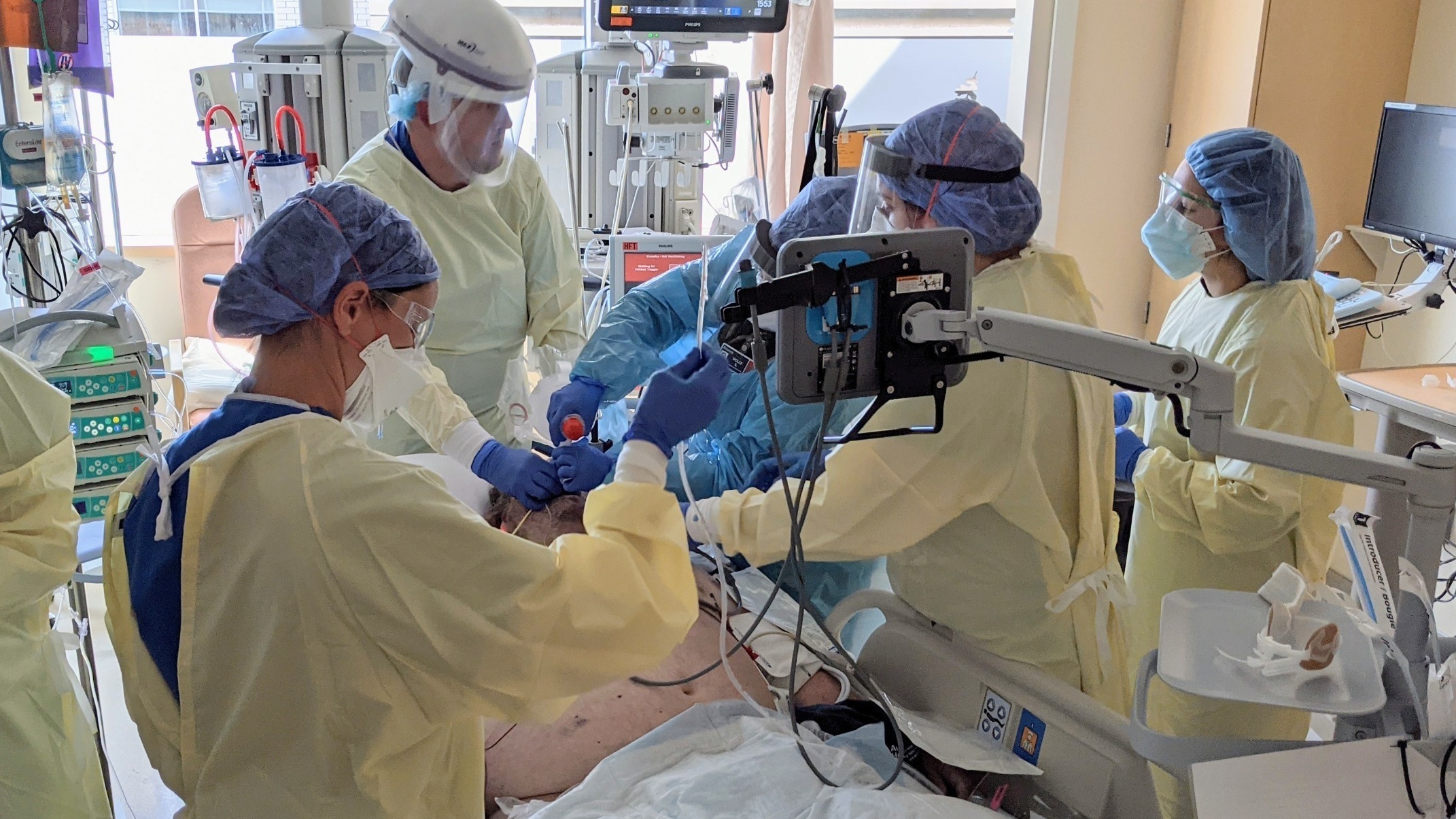 A team at Asante Rogue Regional Medical Center prepares to intubate a crashing COVID patient.