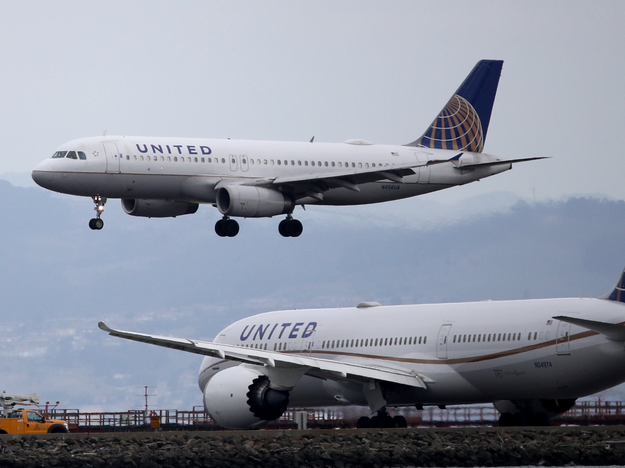 United Airlines has mandated that all U.S. employees be vaccinated against COVID-19 or face termination. Those granted exemptions will be put on leave. (Getty Images)