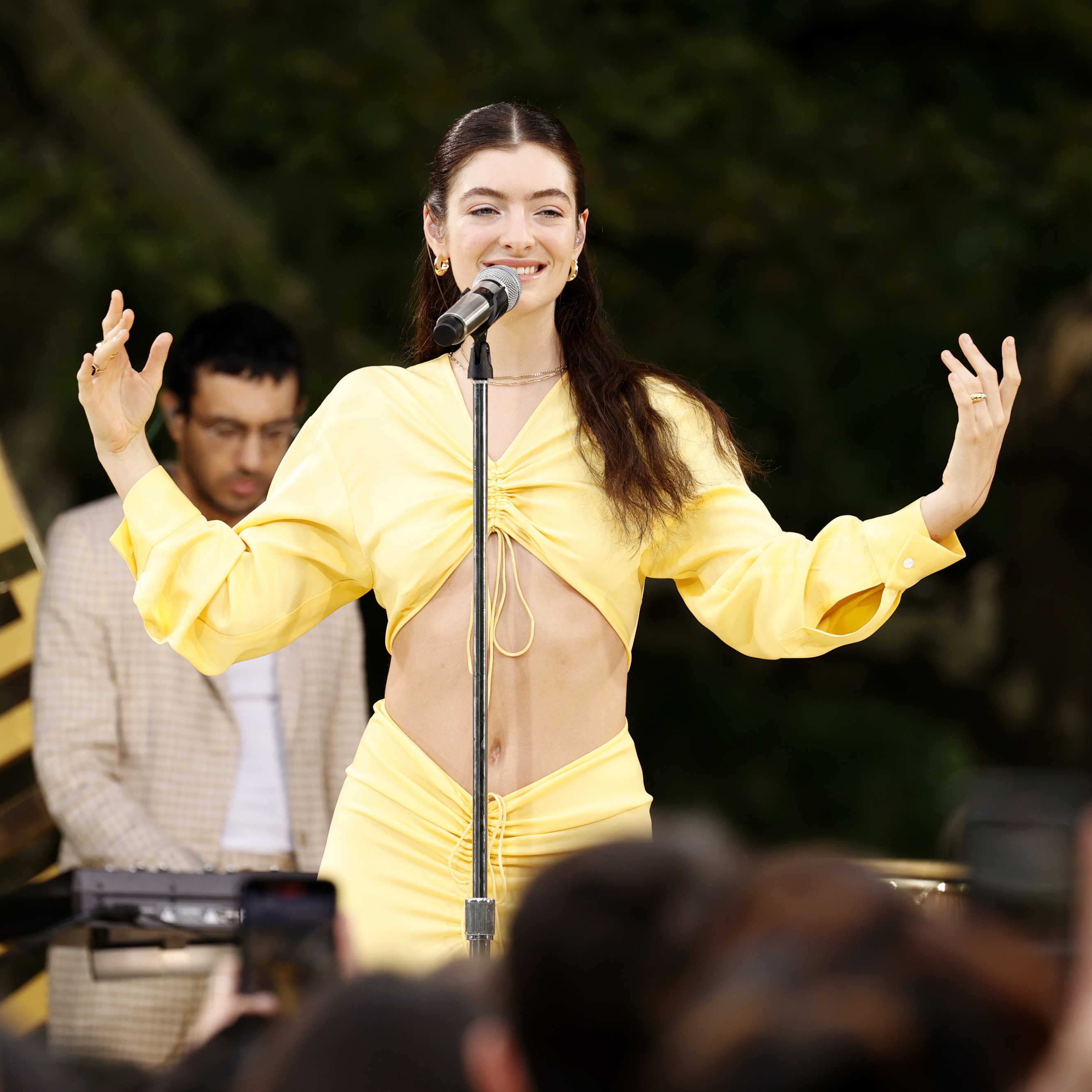 Lorde Dropped A Surprise Mini-Album Of 'Solar Power' Tracks In The Māori Language