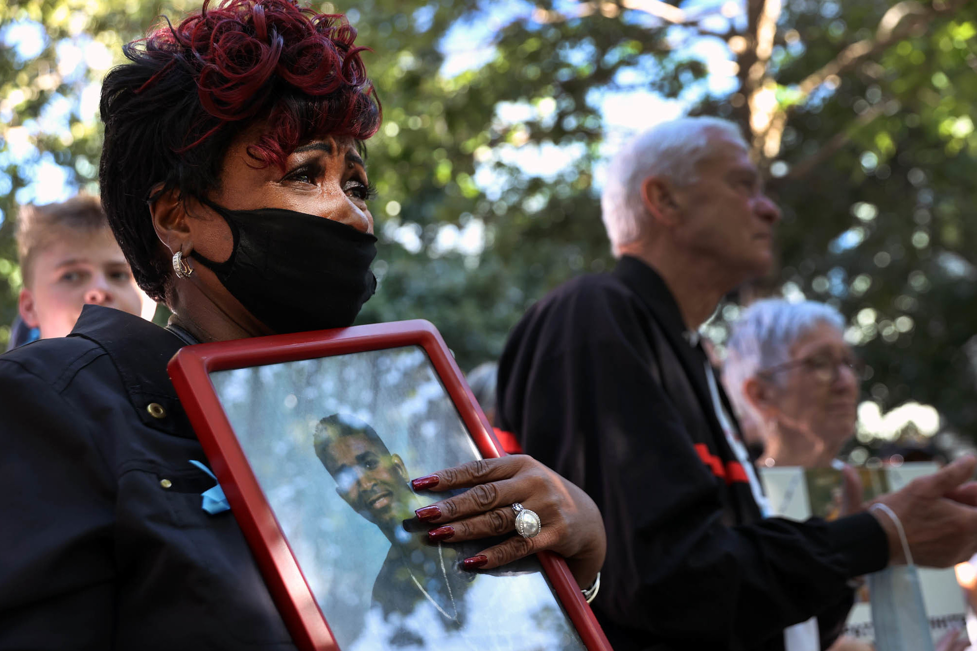 Photos: Scenes From 9/11 National Memorials 3 Family members and loved ones of victims attend Saturday's ceremony in New York City. Six moments of silence were held, marking when each of the World Trade Center towers was struck and fell, and the times corresponding to the attack on the Pentagon and the crash of Flight 93.