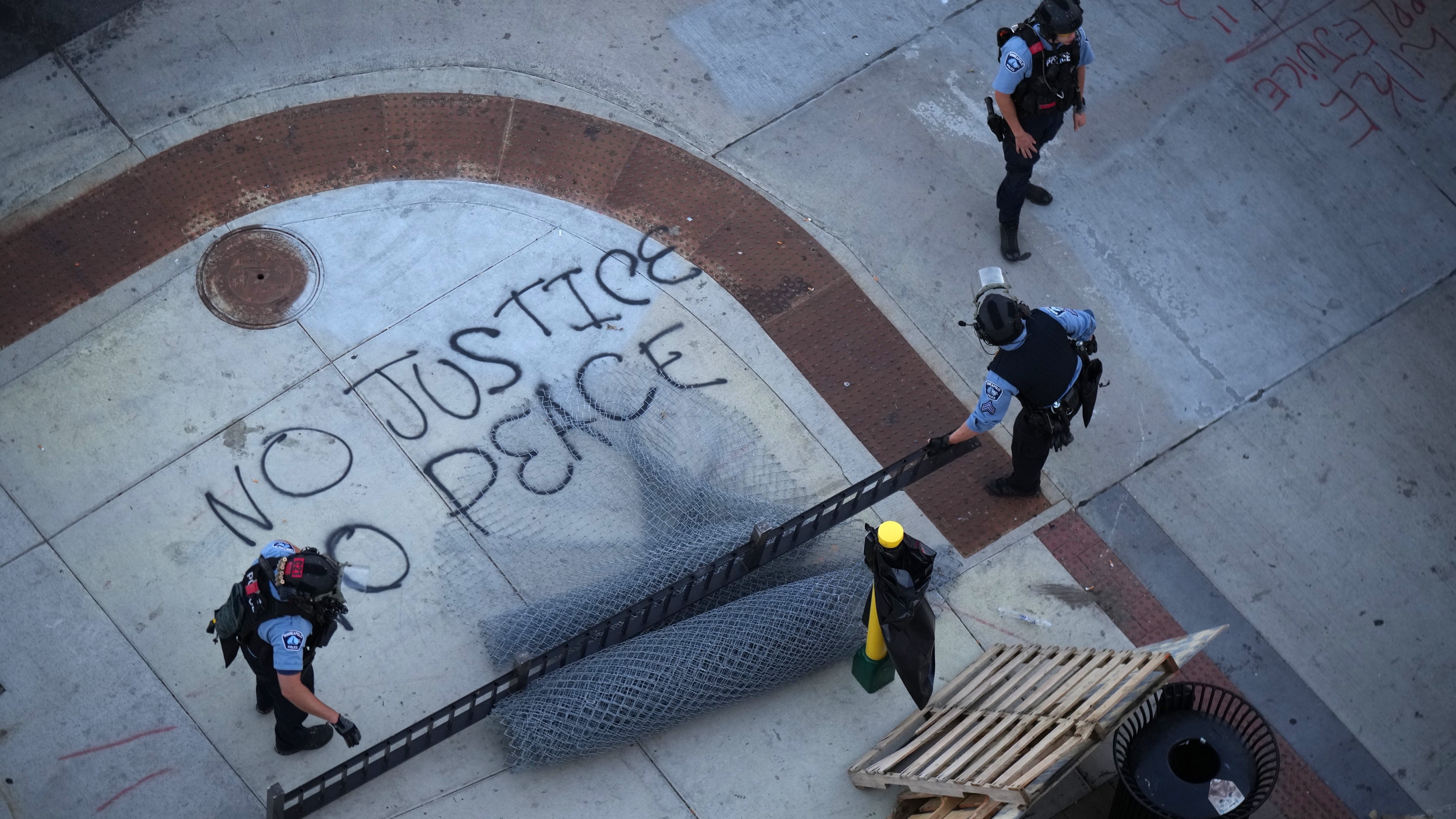 No charges will be filed against officers in the fatal shooting of Winston Smith : NPR - Vimarsana News