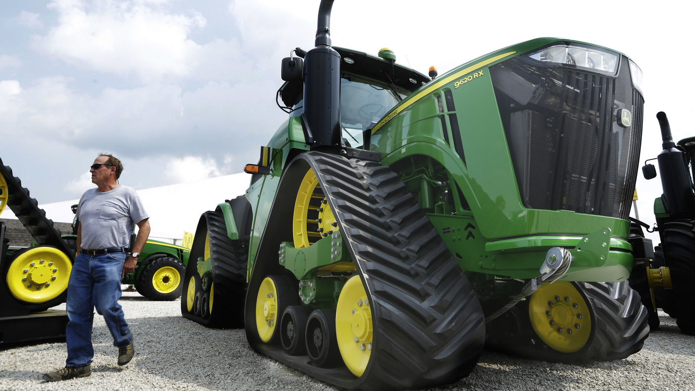 Huelga de trabajadores de John Deere después de que la UAW y la empresa de tractores no lograran llegar a un acuerdo: NPR