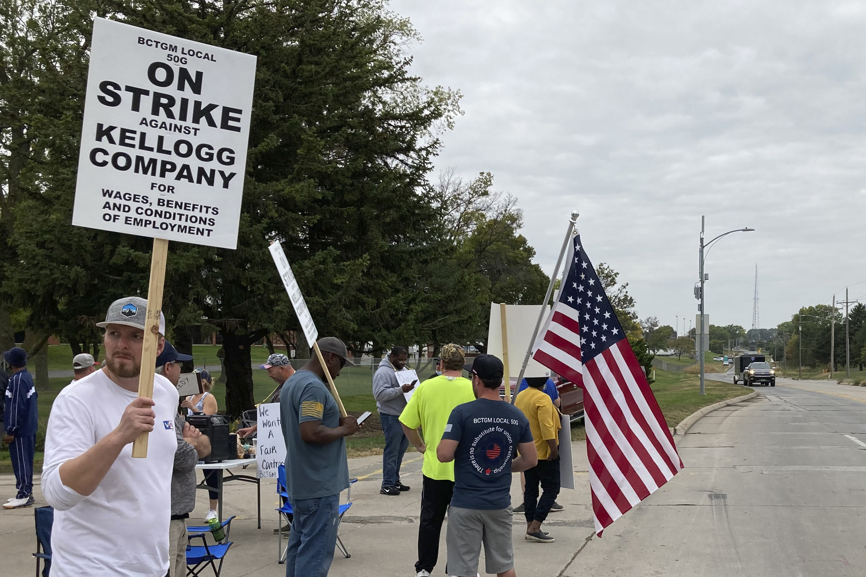 A two-tier wage system roiled the auto industry. Workers today say no ...