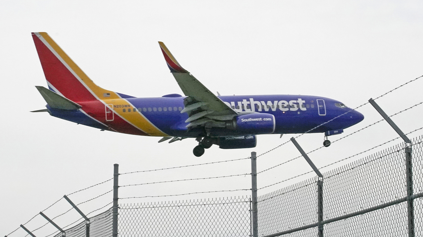 az-news-ai.blogspot.com - Southwest Airlines will keep workers on the jobs who apply for vaccination exemptions - NPR