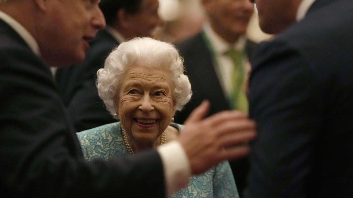 Queen Elizabeth cancels trip to Northern Ireland on advice of her