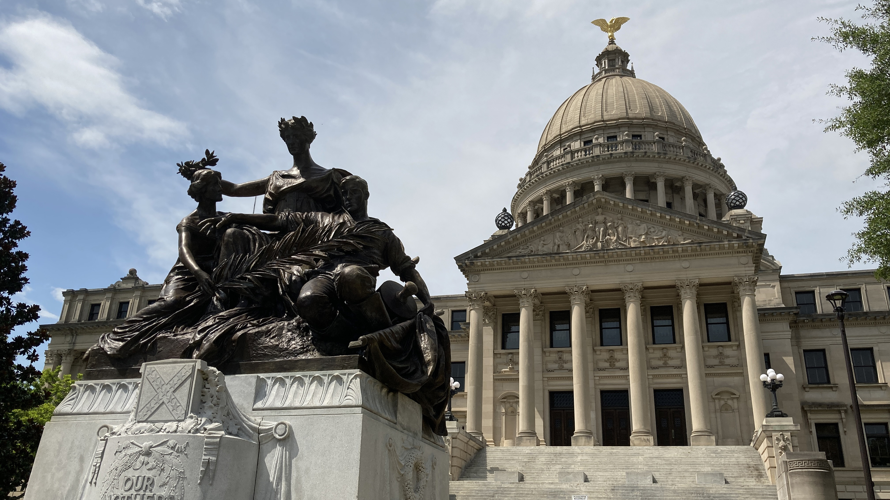 A monument to the women of the Confederacy stands in front of the Mississippi State Capitol.