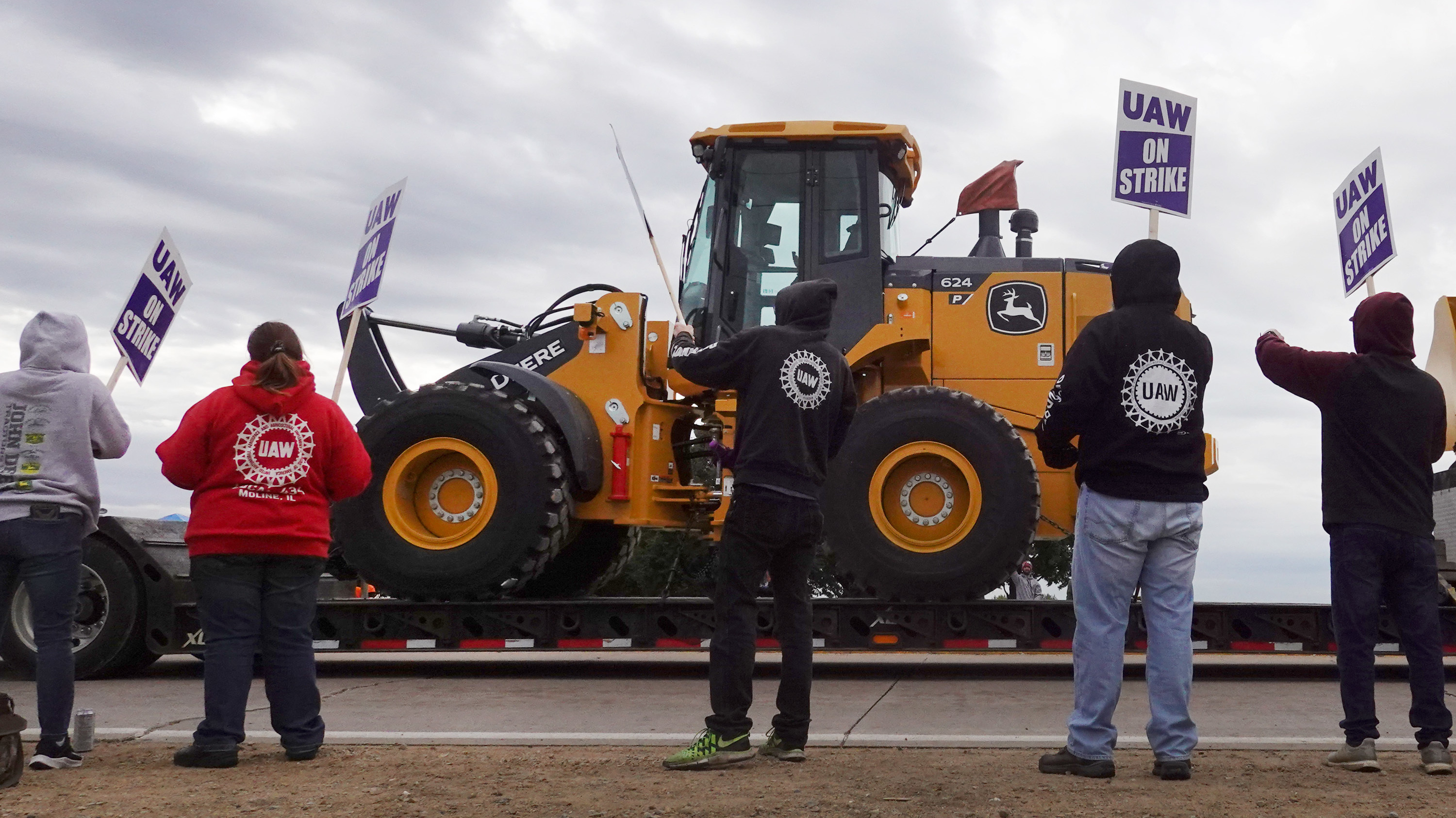 How today's labor strikes, COVID and the 'Great Resignation' are connected : NPR - Vimarsana News