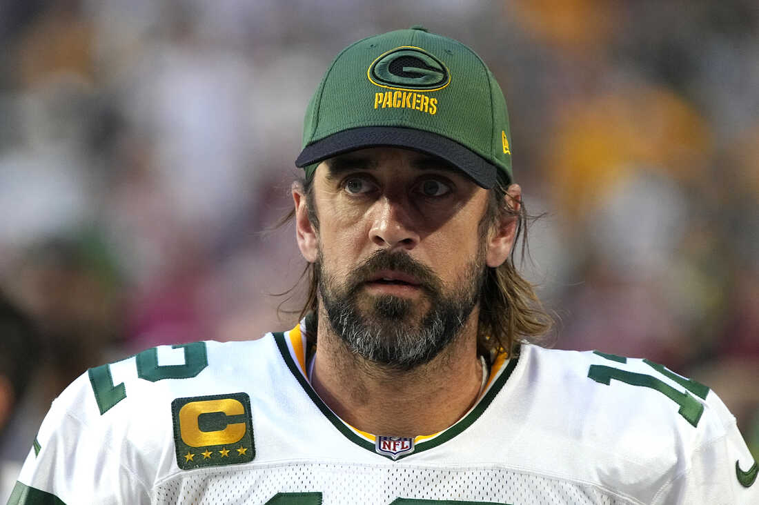 Aaron Rodgers Says He Has a Deal to Stay With the Packers - The