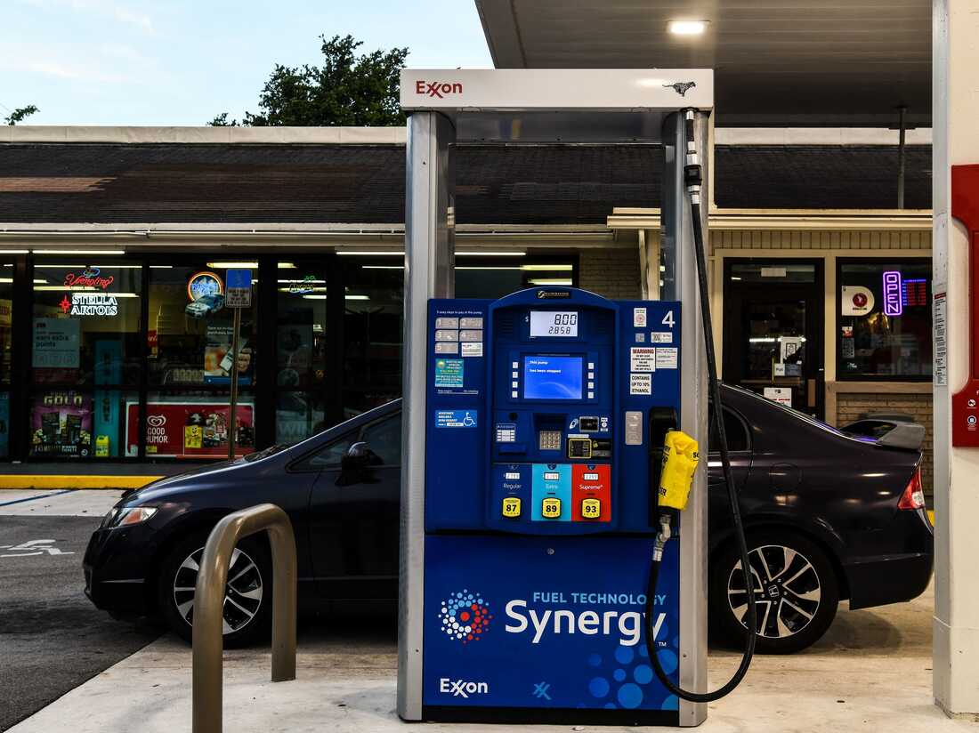 Out of order notes are left on gas pumps to let motorists know the pumps are empty at a gas station in Hollywood, on May 12, 2021. (Photo by CHANDAN KHANNA / AFP) (Photo by CHANDAN KHANNA/AFP via Getty Images)