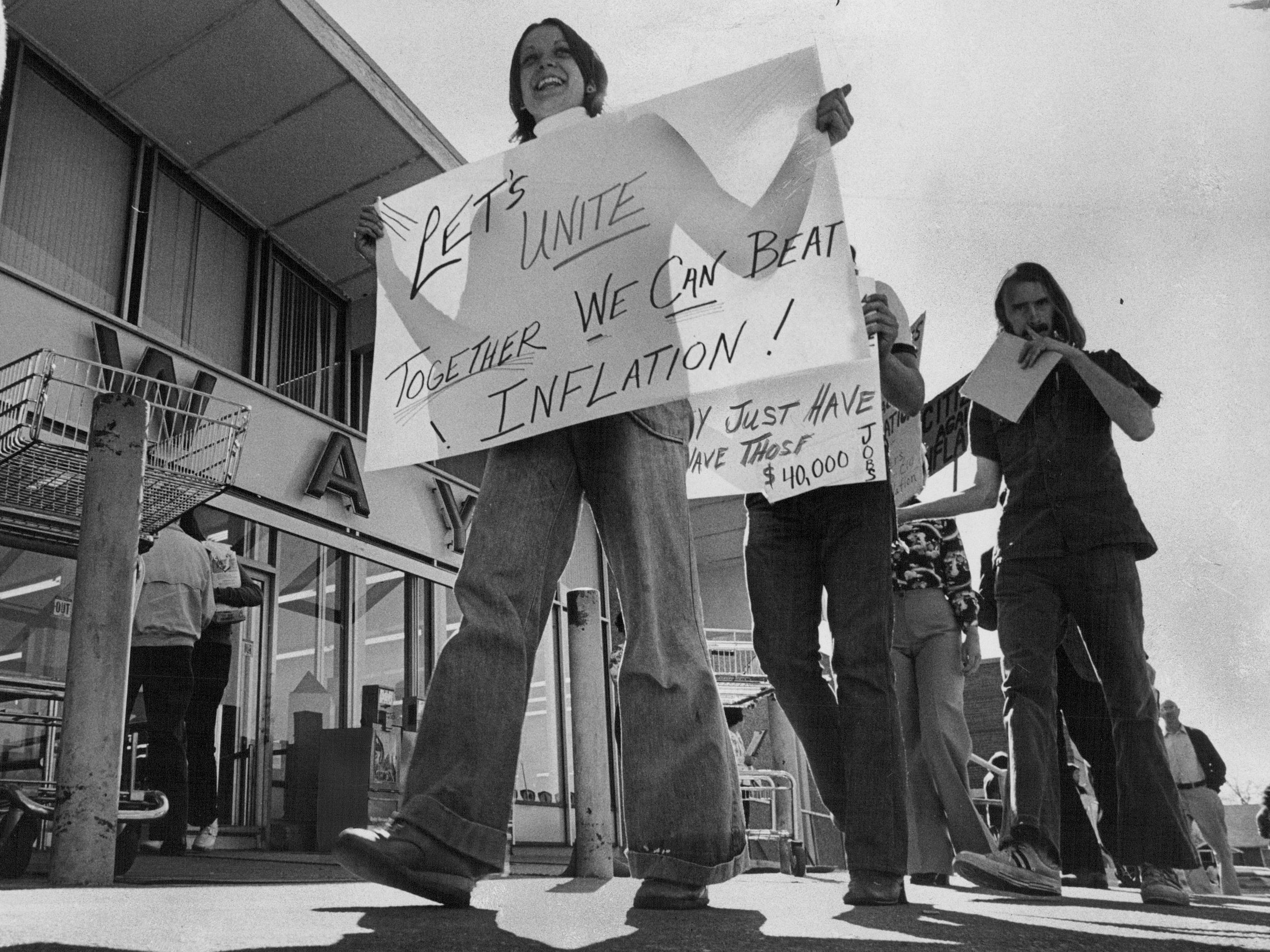 Members of Citizens Against Inflation picket a Denver supermarket in 1974. They asked shoppers to sign petitions calling for a rollback of prices as one method of combating inflation. (Denver Post via Getty Images)