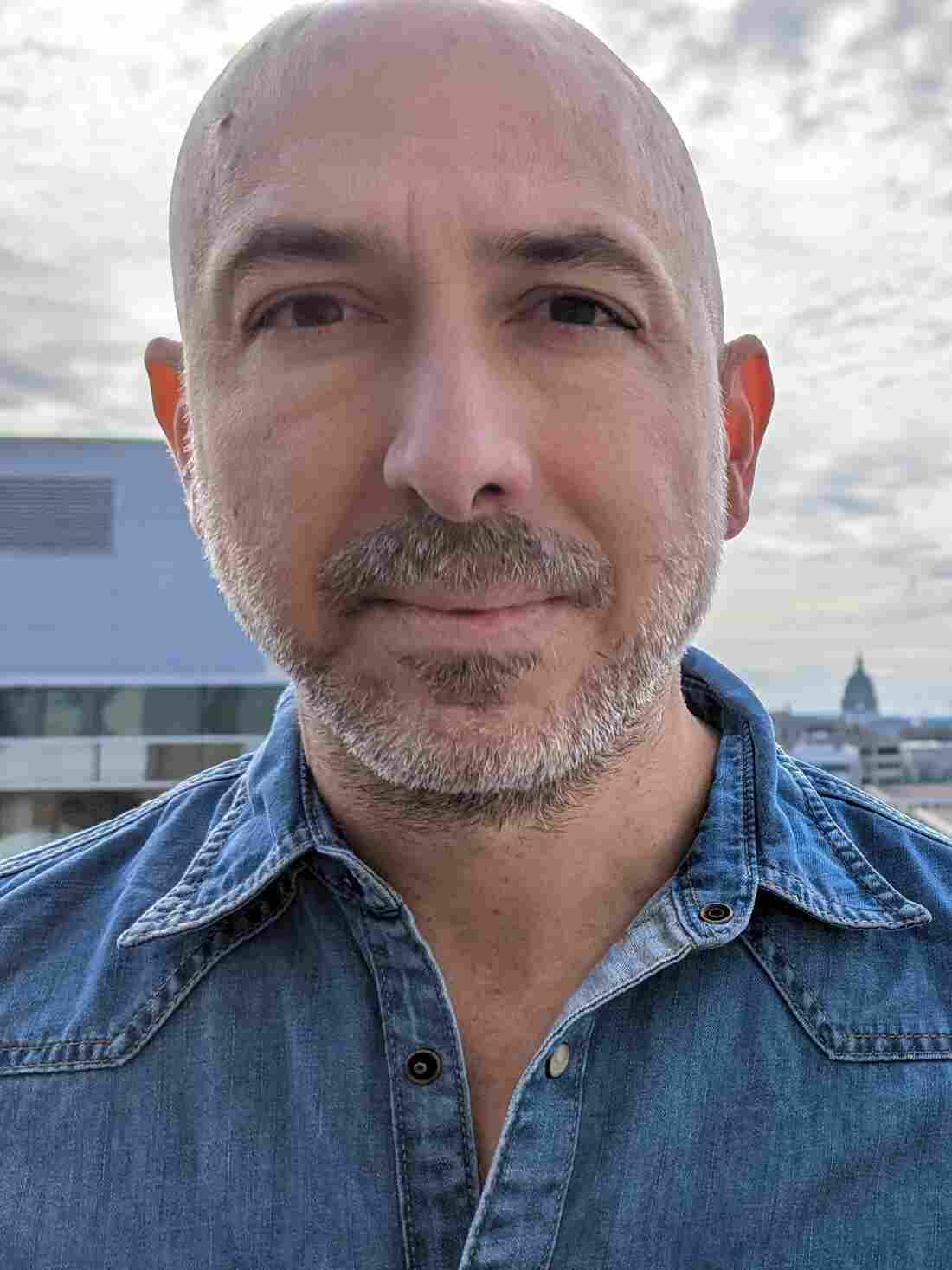 Miguel Macias headshot