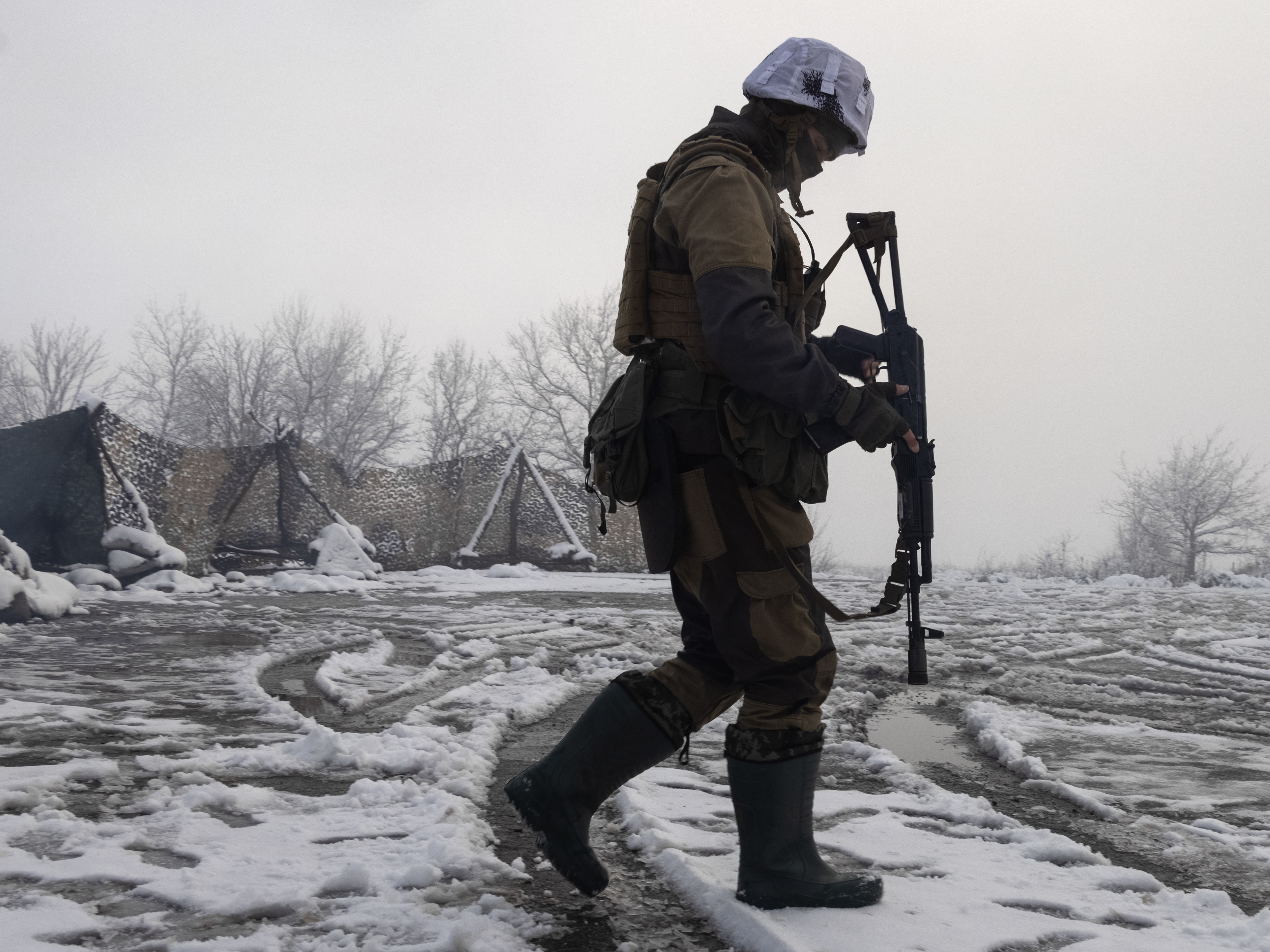 Ukrainian military is long on morale but short on weaponry