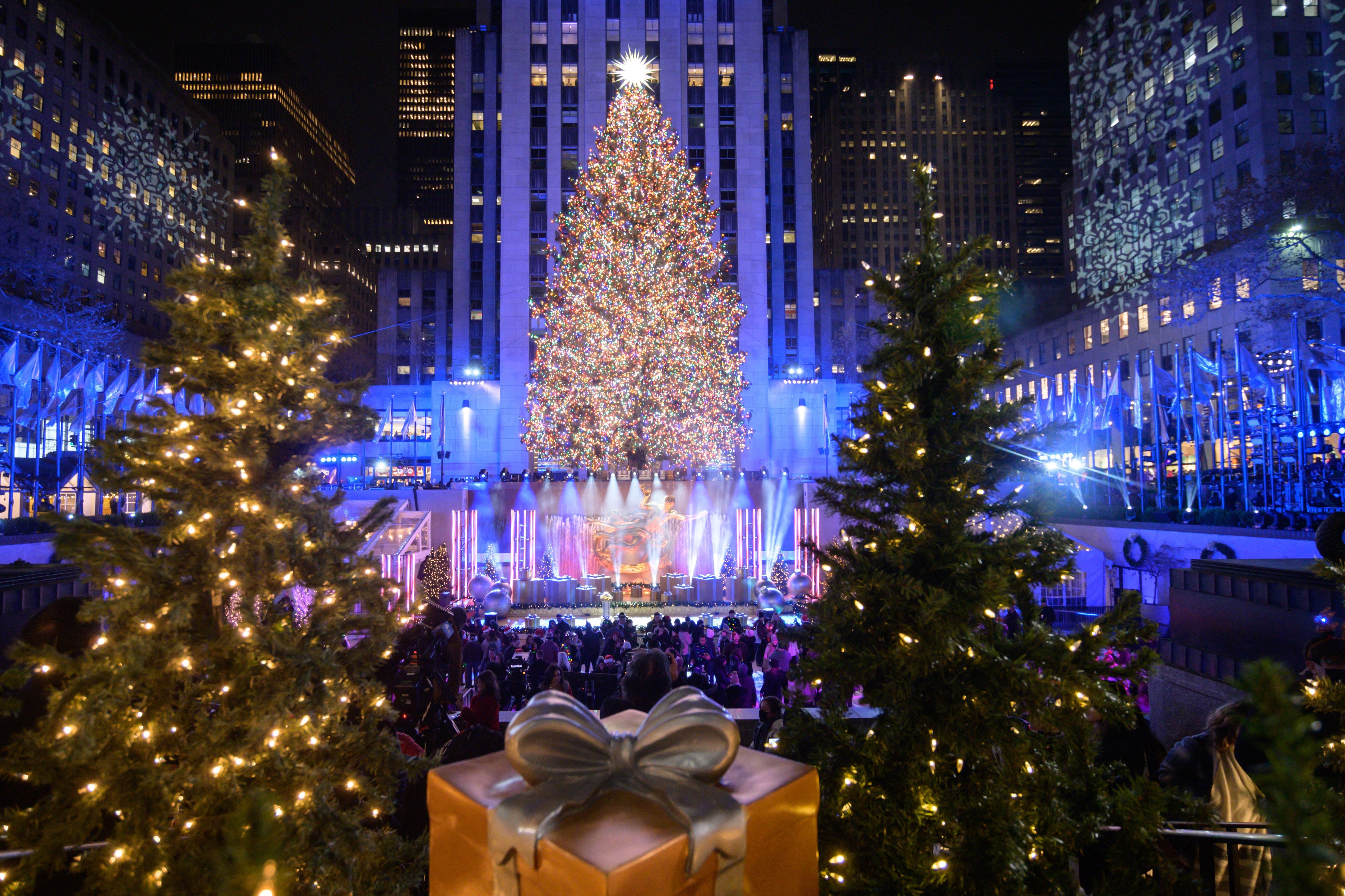 New York Christmas Shopping 2022 Nyc Holiday Shopping Is On, But Business Owners Are Anxious : Npr