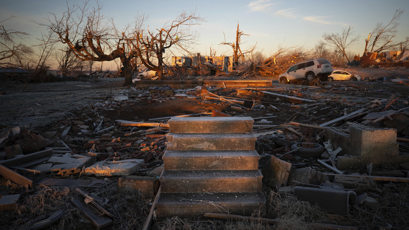 Photos: Scenes from the deadly tornadoes in the South and Midwest : The ...
