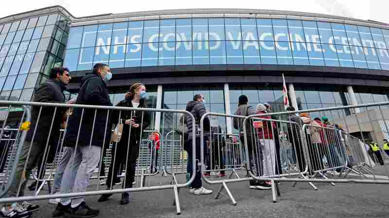 As omicron surges, nations announce rules on gatherings and travel ahead of holidays