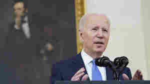 Biden announces free tests and defends the White House response as COVID cases surge