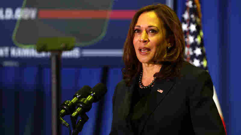 Kamala Harris tests negative after a COVID-19 exposure 