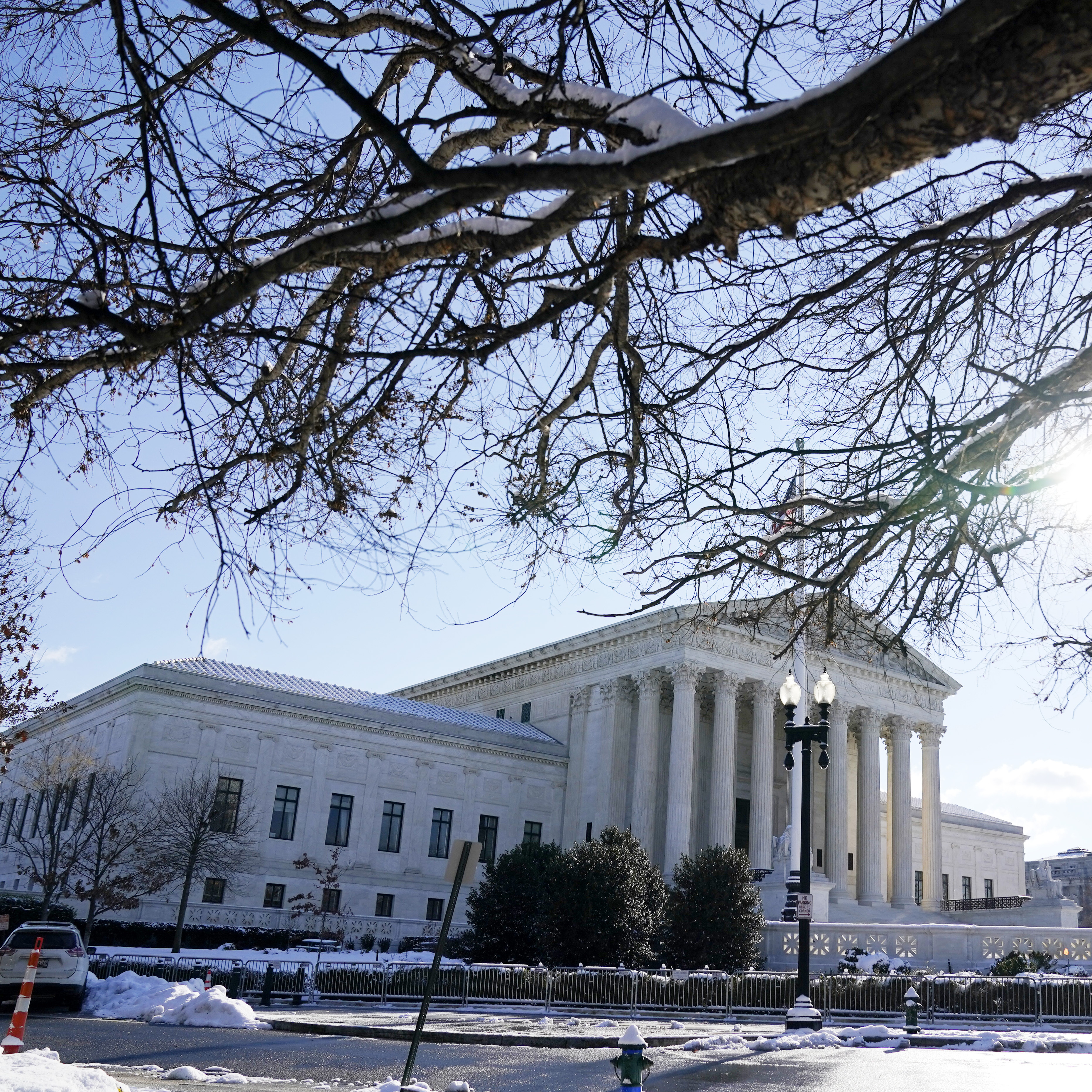 Supreme Court's conservatives cast cloud over vaccine-or-test mandate for businesses