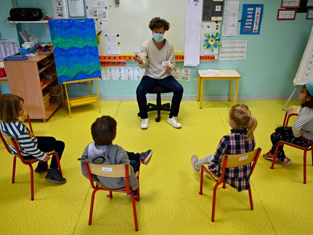 Teacher's video advice to wear long johns goes viral in wintry