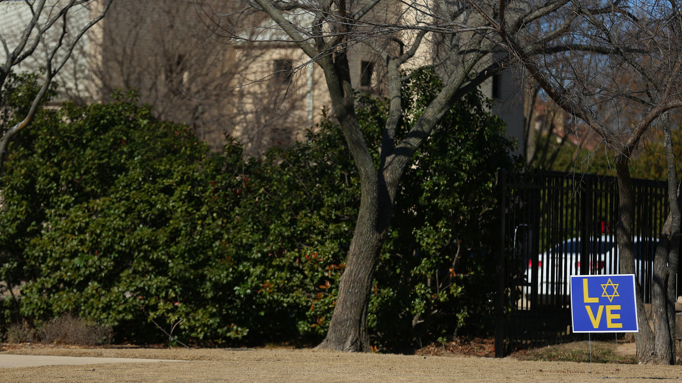 Texas rabbi threw a chair at gunman before he and two other hostages escaped NPR