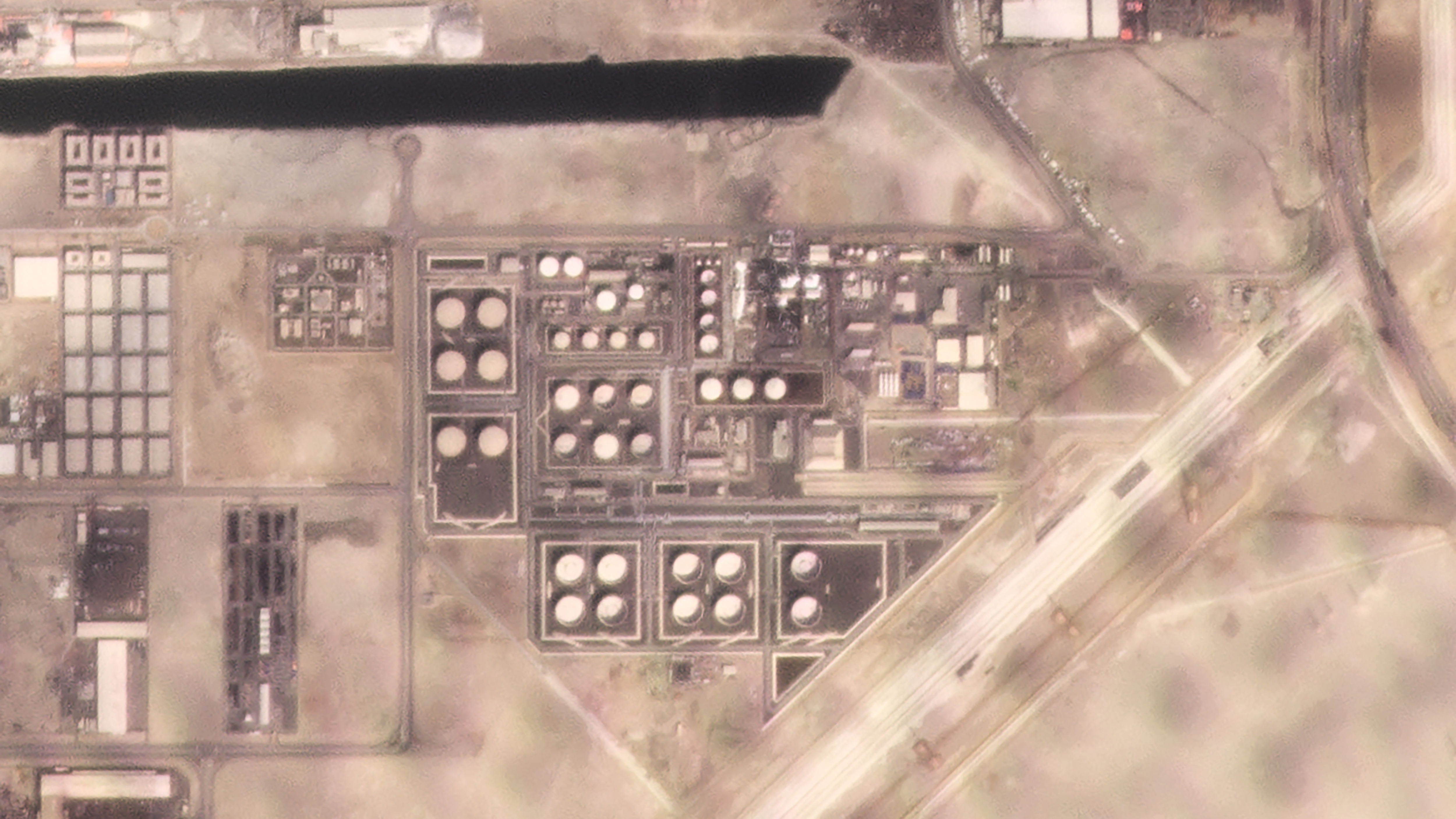 Artistic Abu Dhabi Controls Fire At Old Airport After Interception By Air Defence Picture for Desktop Artistic Abu Dhabi Controls Fire At Old Airport After Interception By Air Defence Picture for Desktop