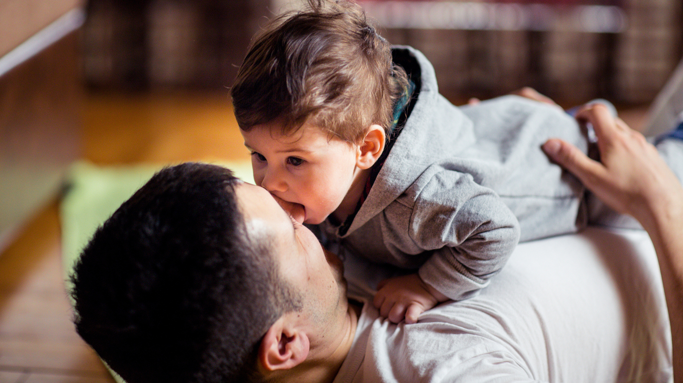 Babies infer that people are close if theyre willing to share saliva picture photo